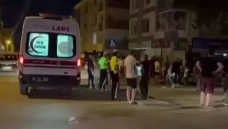 Alkollü Sürücü, Yaya Tartışması Sonrası Kamyonetle İkisini de Ezdi!