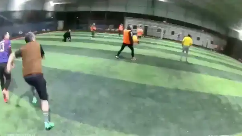 Kaçan Futbolcular! Halı Sahanın Çatısı Çöktü, O Anlar Kamerada