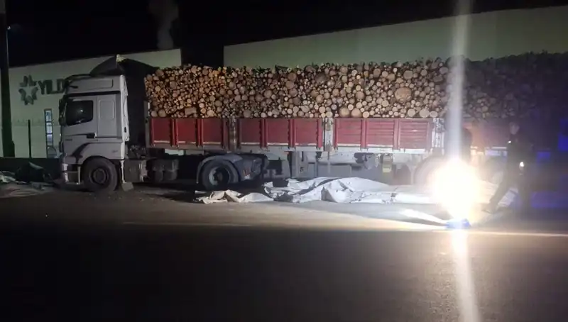 Branayı Toplayan TIR Sürücüsüne Şok Çarpma: Kaza Anı Gözler Önünde!