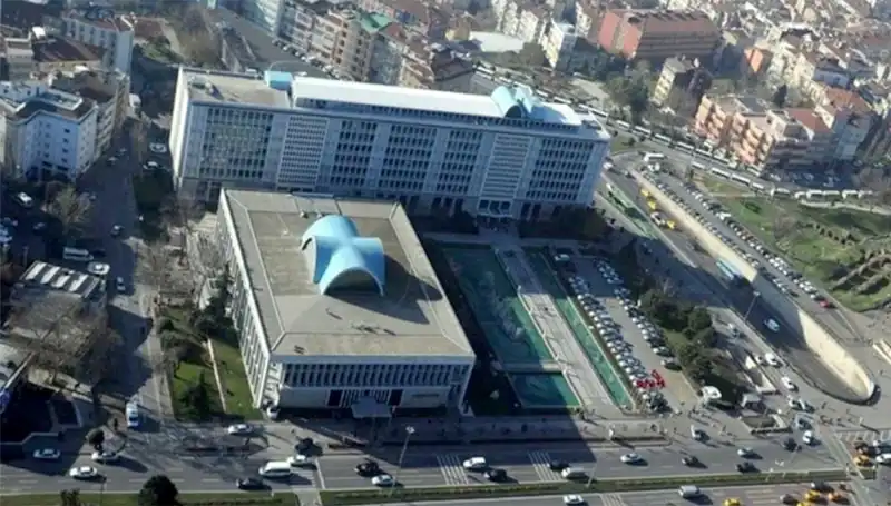 İBB Soruşturmasında Skandala Yol Açan WhatsApp Grubu Mesajları İnceleniyor
