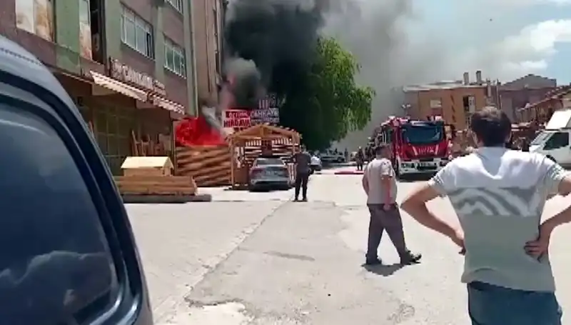 Ankara'da İş Yerlerinde Yangın: Çarpıcı Görüntüler ve Son Gelişmeler