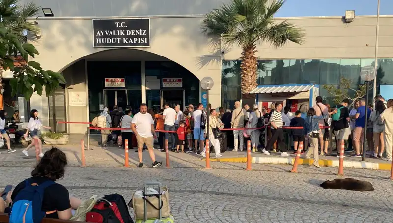 Bayramda Midilli Adası'nda Tatil Cenneti: Kalabalıklar Neden Büyüdü?