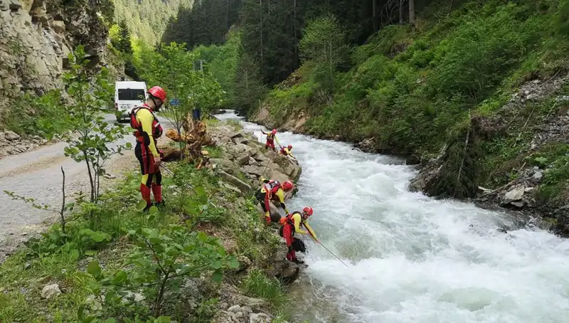 Trabzon'da Dereye Düşen Çocuğun Kayıp İzleri: Babası İçin Adli Kontrol Uygulandı