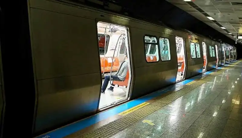 İstanbul'da Metro Durakları Kapatılıyor: Seyahat Planlarınızı Gözden Geçirin