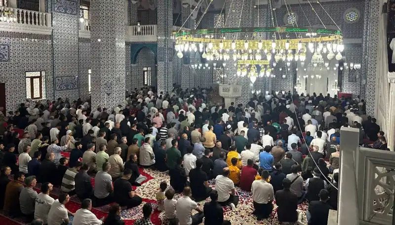 Iğdır'da Duygu Dolu İlk Bayram Namazı Coşkuyla Kılındı