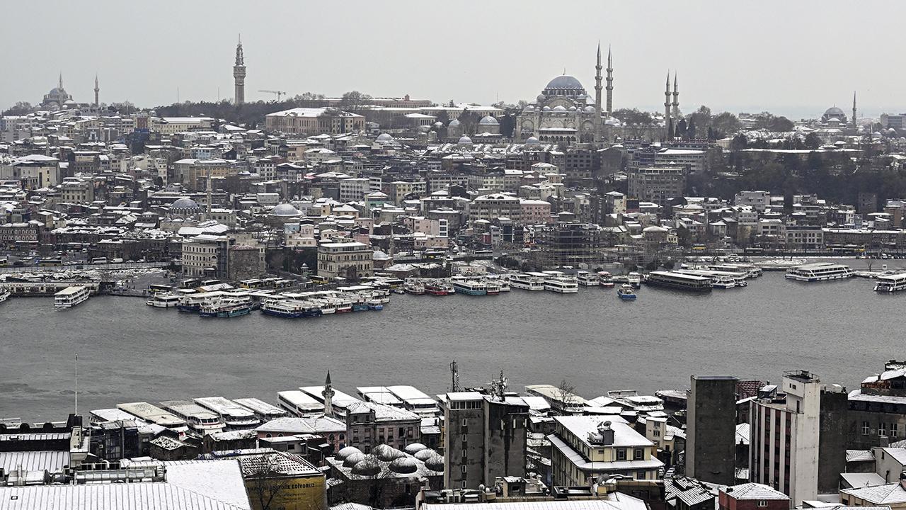 İstanbul'u Beyaz Örtüsüne Kavuşturan Kar Sürprizi