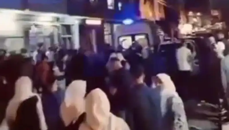 14 Yaşındaki Kader, Balkondan Düşerek Hayata Tutunmaya Çalışıyor