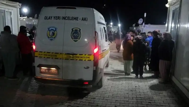 Husumet Geçmişte Kalmadı: Sokak Kavgasında Kan Aktı
