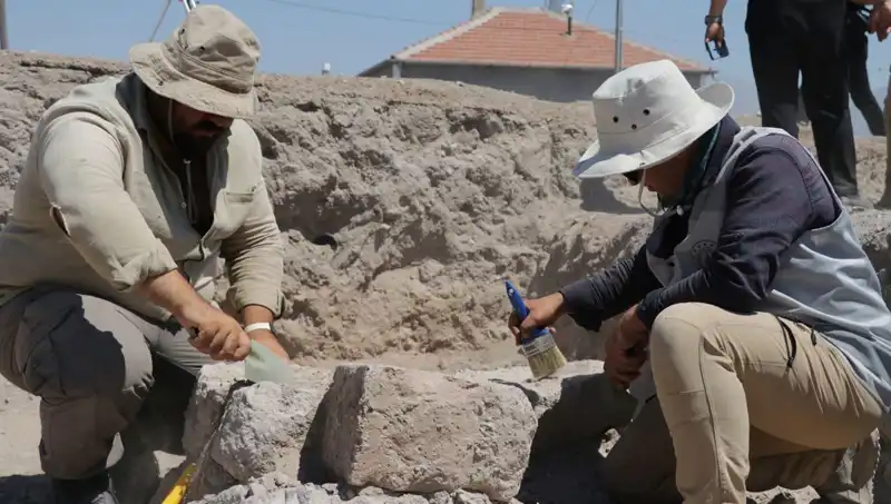 İç Anadolu'da Tarih Yeniden Canlanıyor: Yeni Mozaikler Keşfedildi!