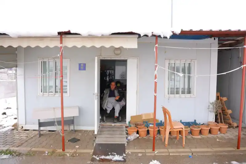 Deprem Felaketi: Enkazdan Kurtulan Genç, Hayata Tutunma Mücadelesini Anlatıyor