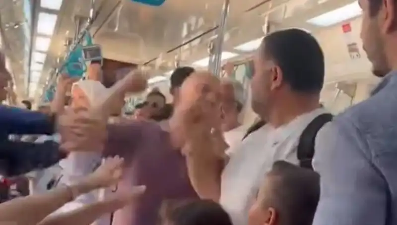 Marmaray’da Yumruklu Kavga: Yolcular Arasında Gergin Anlar Yaşandı
