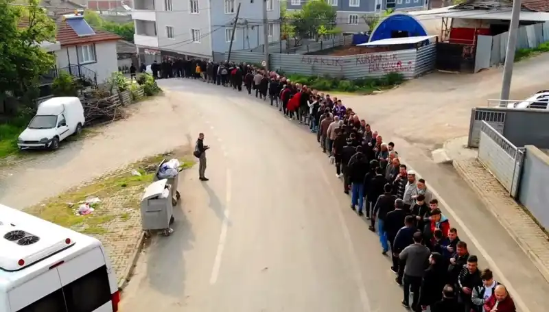Bursa'da Bayramda 1 Kilometrelik Kuyruk: Gelenekler Yaşatılıyor
