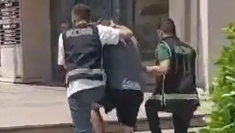 Yabancı Turist Sahte Dövizle Alışveriş Yaparken Yakalandı, Sınır Dışı Edildi