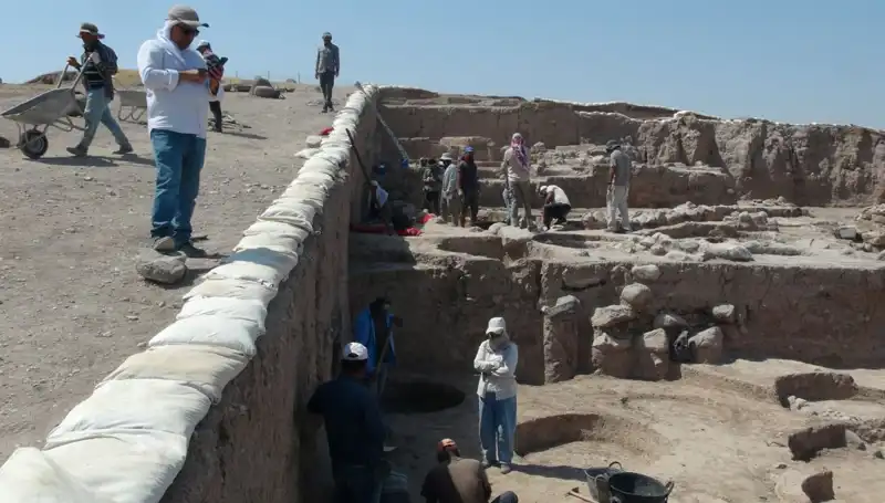 Kilis'teki Oylum Höyük: Sıcak Havalara Rağmen Kazı Çalışmaları Devam Ediyor