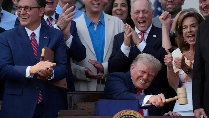 Trump, "Büyük ve Güzel Yasa Tasarısı"nı İmzaladı: Bu Tasarı Neleri Getiriyor?