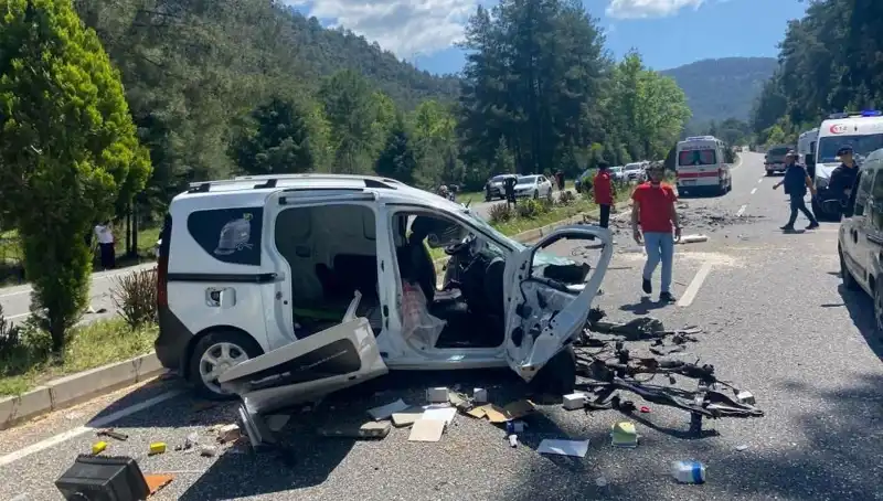 Marmaris’te Feci Kaza: Savaş Alanına Dönen Yolda Ölüm ve Yaralılar