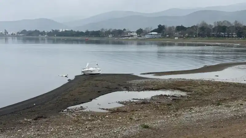 İznik Gölü'nde Kuraklık Krizi: Yağışlara Rağmen Suyun Seviyesi Düşüyor