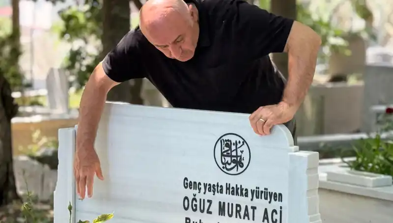 Aci Ailesinin Duygu Yüklü Babalar Günü: Kayıp ve Hatıralar