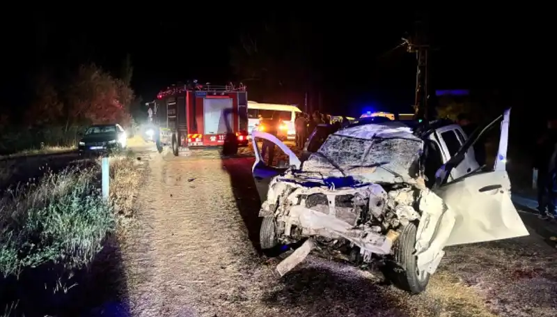 Çarpışan Ciple Traktör Kazası: 5 Yaralı, Olay Yeri İnceleniyor