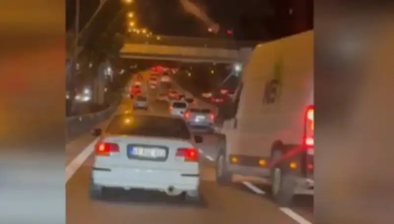 Tuzla'da Makas Terörü: Çarpıp Kaçan Sürücü Hızla Yakalandı ve Tutuklandı