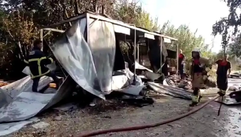 Hatay'da Konteyner Yangını: Alevler Kullanılamaz Hale Getirdi