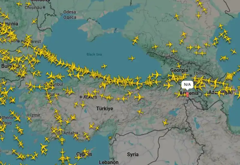 ABD ve İsrail'in İran Saldırısı: Türk Hava Sahası Nasıl Etkileniyor?