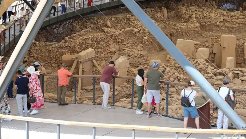 tarih meraklılarının gözdesi Göbeklitepe’de artan ziyaretçi sayısı