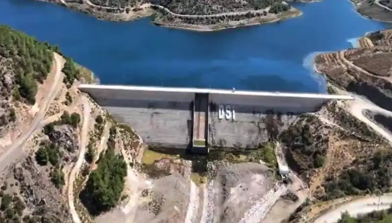 Çeşme'de Su Kesintileri Sona Eriyor: Sevinç ve Umut Dolu Günler Geliyor
