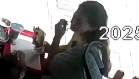Saçını Tostunun İçine Koyarak Şok Eden Kadın: İşte O Acelenin Arkasındaki Korkunç Sebep!