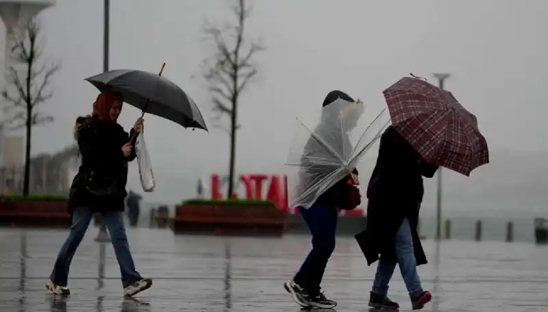 İki Bölgeye Kuvvetli Sağanak Yağış Uyarısı: Hazırlıklı Olun!