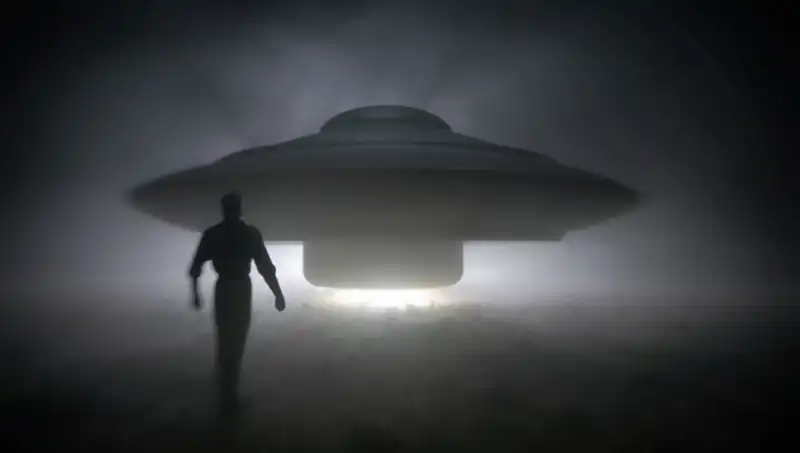 UFO Uzmanı Uyardı: Uzaylılar Masum İnsanlara Saldırıyor!