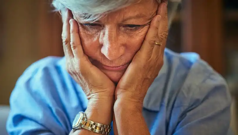 40’lı Yaşlarında Alzheimer Tehdidi: Erken Belirtiler Stresle Karıştırıldı