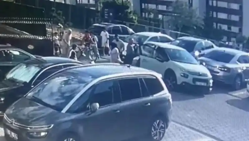Eşini ve Yakınlarını Arabayla Ezdi: Olayın Ardındaki Şok Edici Gerçekler
