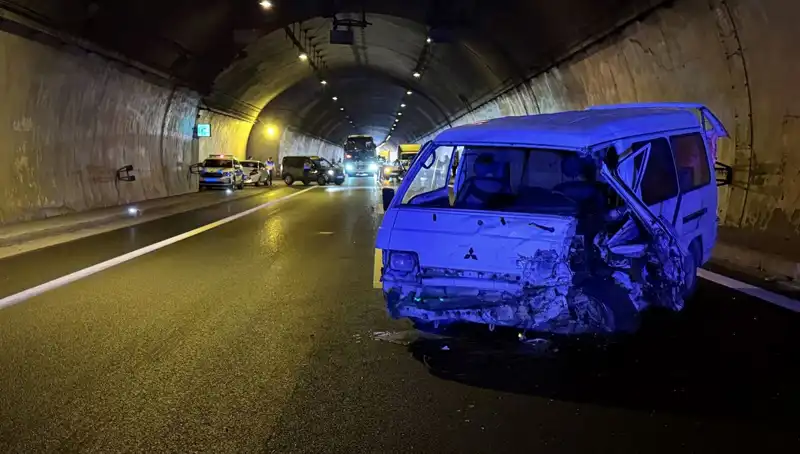 TEM Otoyolu'nda Zincirleme Kaza: Çok Sayıda Yaralı ve Trafik Kaosu