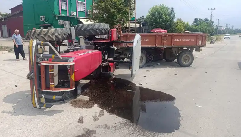 Otomobil ile Çarpışan Traktör Devrildi: 2 Kişi Yaralı