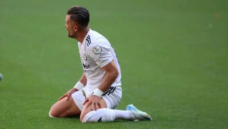 Futbol Kulüplerine Puan Silme Cezası: İcralık Olmanın Sonucu Mu?