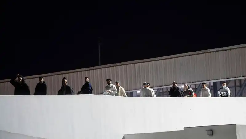 Türkiye'de Düzensiz Göçmen Operasyonu: İki İlde Yakalananlar Açıklandı