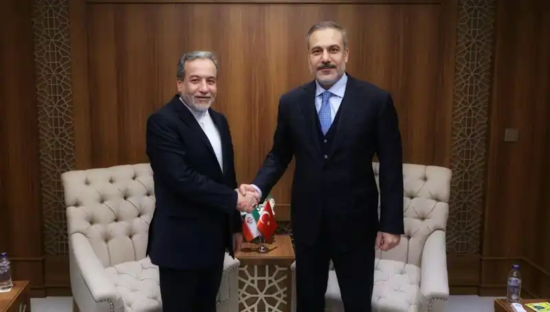 Dışişleri Bakanı Fidan ve İranlı Mevkidaşı Arakçi, Ortak Düşünceler Üzerine Görüştü