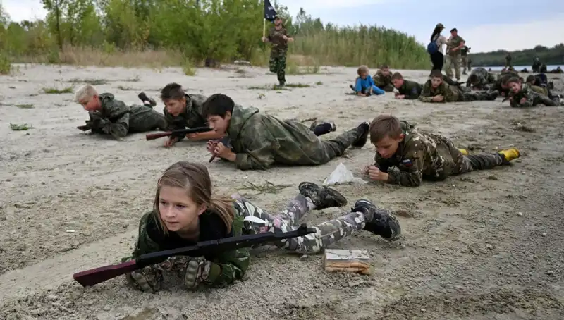 Rusya'da Çocuk Askerler: 8 Yaşındaki Savaşçıların Sert Eğitimi