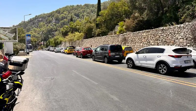 Fethiye-Ölüdeniz Yolunda Tatilci Yoğunluğu: 3 Kilometrelik Kuyruk Oluştu