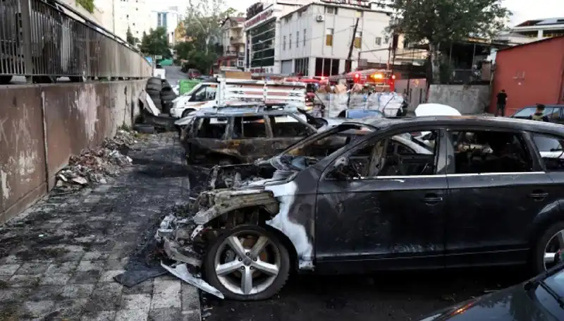 Sanayi Alanında Tamir Bekleyen Araçlar Yangında Kül Oldu
